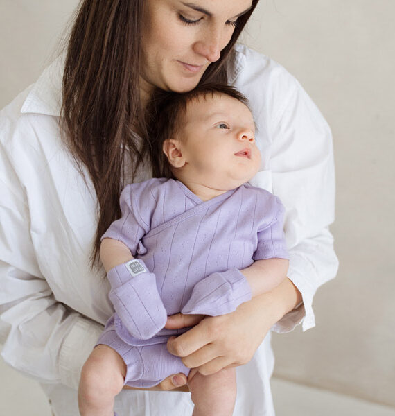 Muffole per neonato in 100% cotone a costine traforato