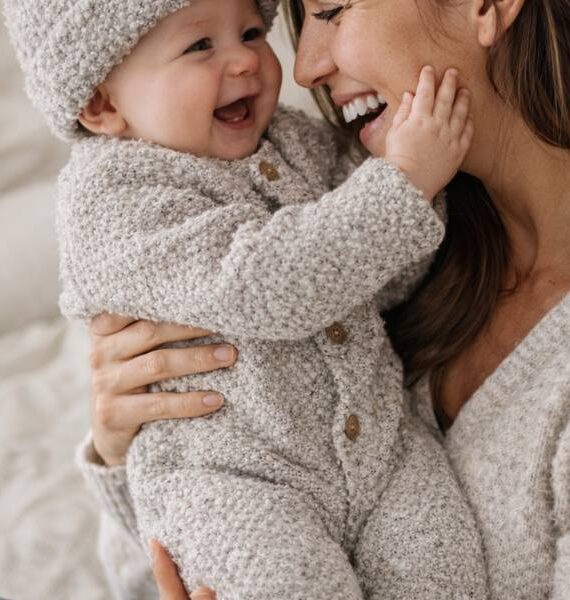 Pagliaccetto a maglia con cappellino e babbucce 13% lana (Inverno)