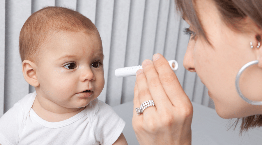 Da cosa viene determinato il colore degli occhi dei neonato?