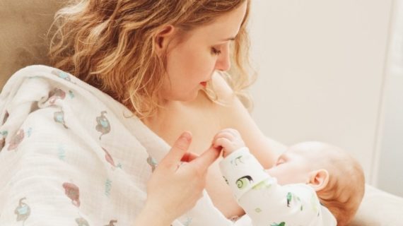 Perché nutrire il tuo bambino con l’allattamento misto?