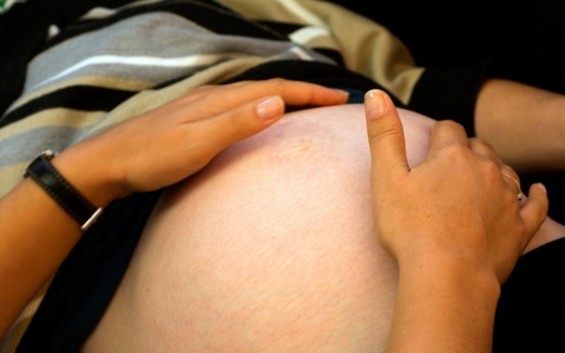 Quando e come sentire i movimenti del bambino in gravidanza