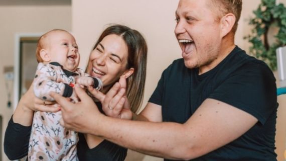 Quali sono i benefici dei neonati che ridono?