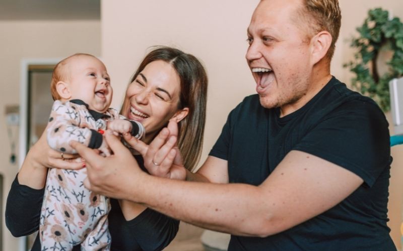 Quali sono i benefici dei neonati che ridono?