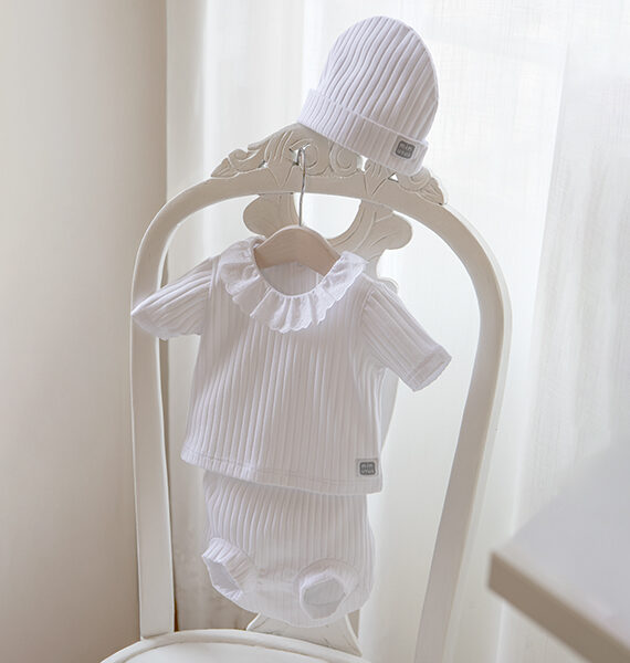 Completo copripannolino e maglia a manica corta bianco