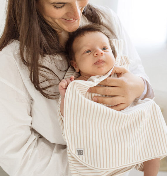 Copertina per neonato a righe