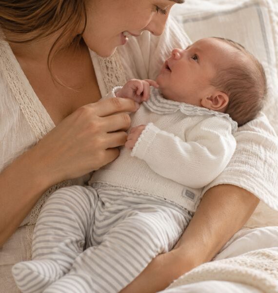 Completo Neonato 2 Pezzi con Maglioncino in Maglia e Ghettina a Righe