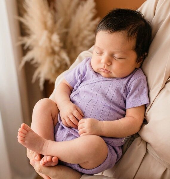 Completo neonato 100% cotone a costine con giacchino incrociato e copripannolino